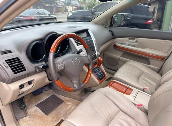 2006 Lexus RX330 - Image 2